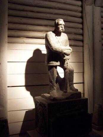 the statue of Józef Piłsudski in the salt mine in Wieliczka